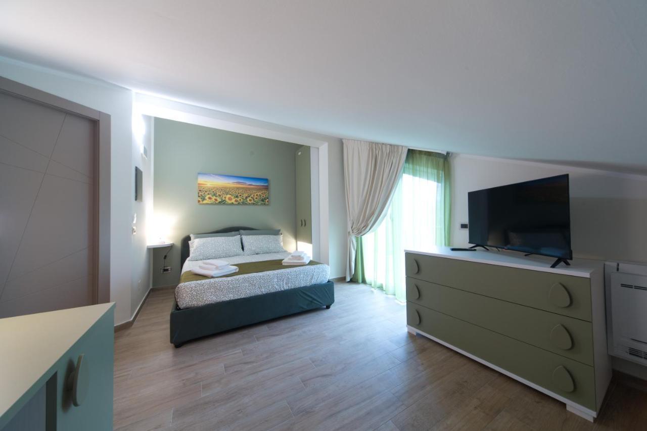 Slow Chic Apartment Beb Policlinico Месина Екстериор снимка