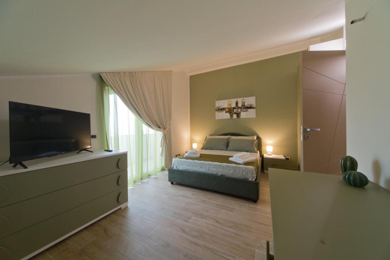 Slow Chic Apartment Beb Policlinico Месина Екстериор снимка