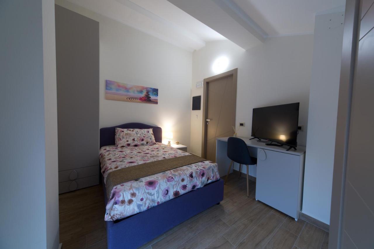 Slow Chic Apartment Beb Policlinico Месина Екстериор снимка